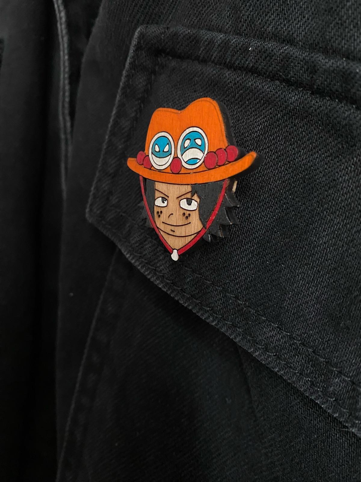 Anime One Piece Lufi Ahşap El Boyaması Broş 