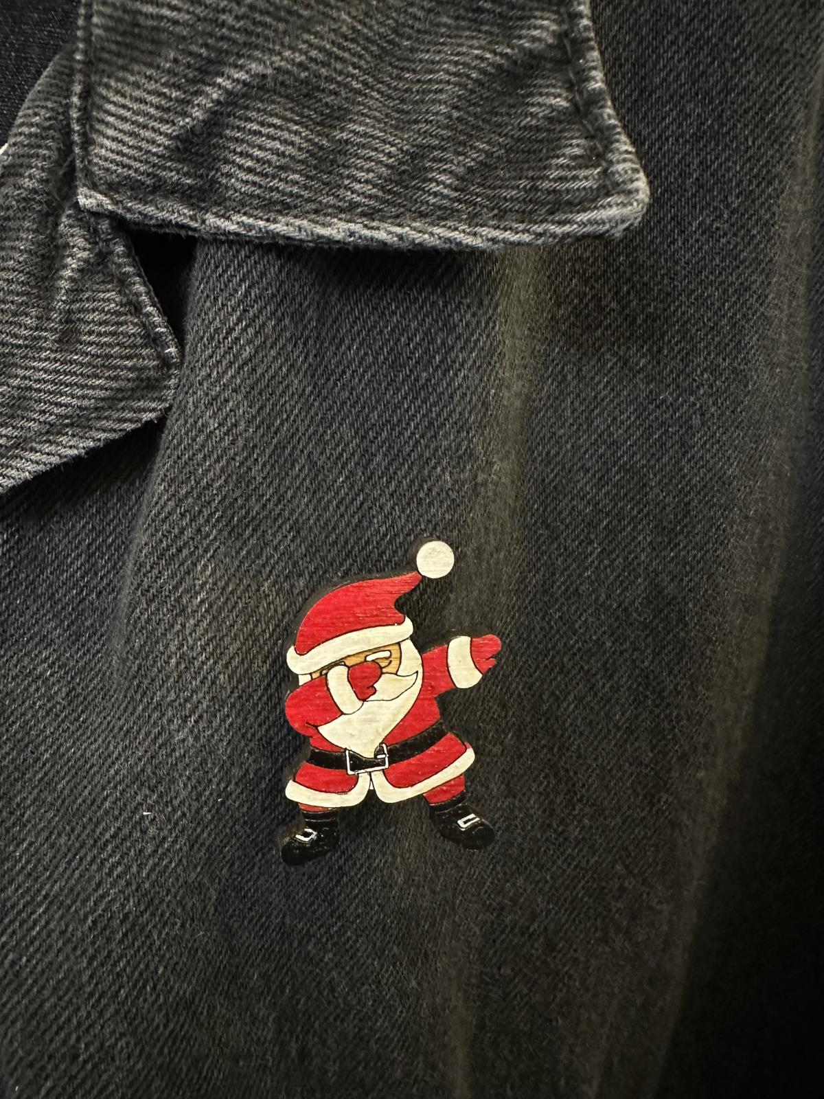 Dans Eden Noel Baba Yılbaşı Temalı Ahşap El Boyaması Broş 